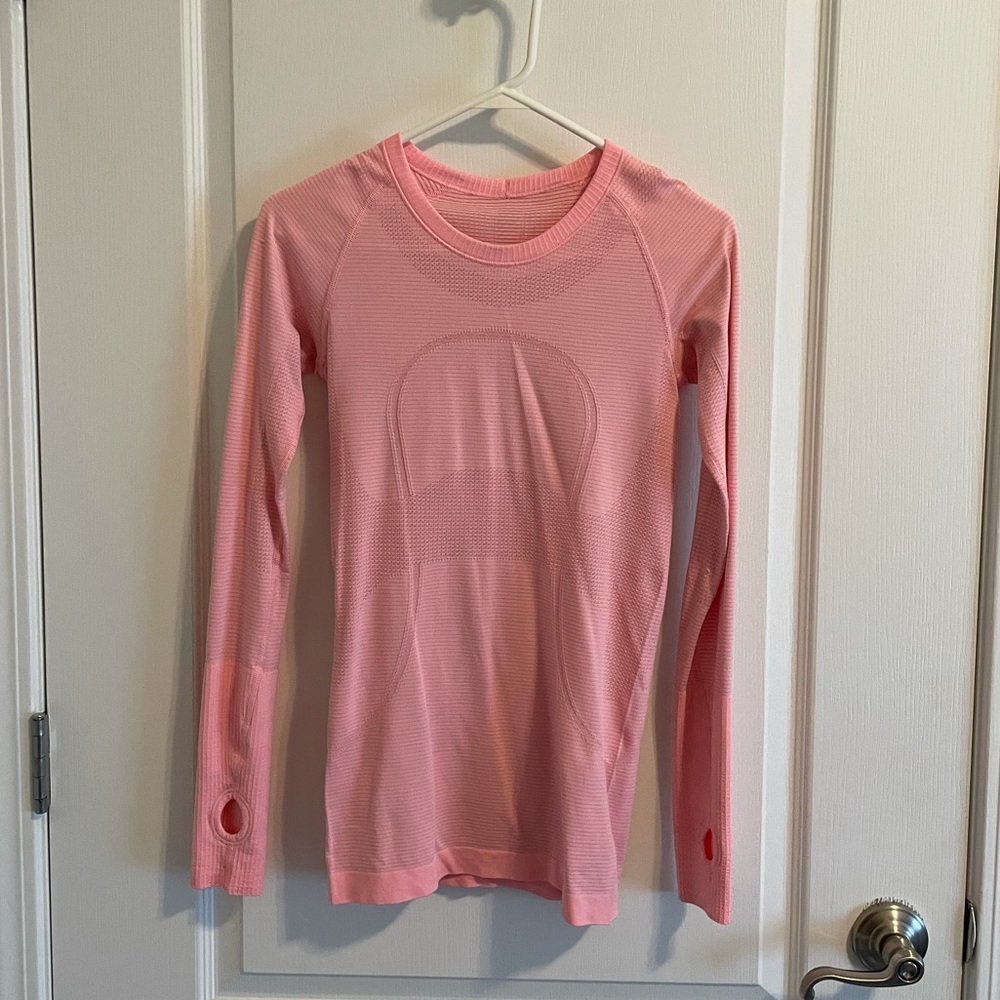 Women’s Lululemon Size 4 Long Sleeve